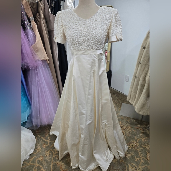 Moda Donatella Dresses & Skirts - Moda Donatella Short Sleeve Wedding Gown with Emroidered Bodice